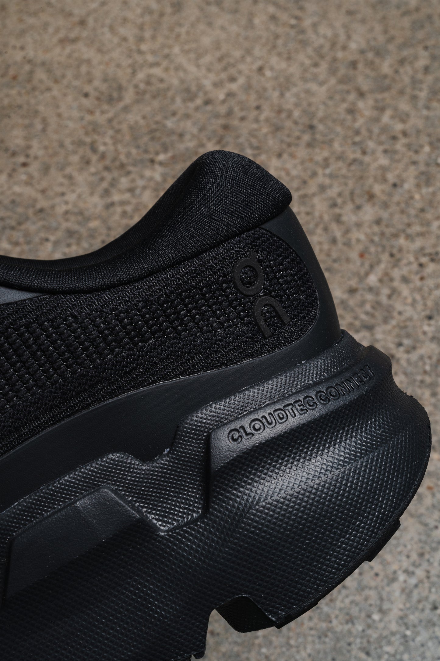 ON FOOTWEAR CLOUDSOMA HIKE BLACK BLACK