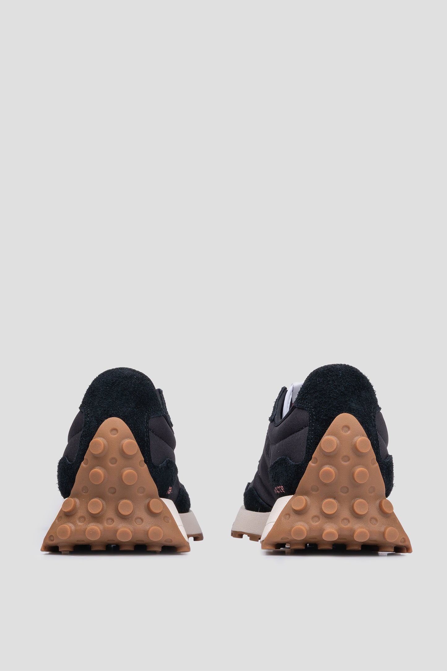 NEW BALANCE 327 WOMENS BLACK WHITE GUM