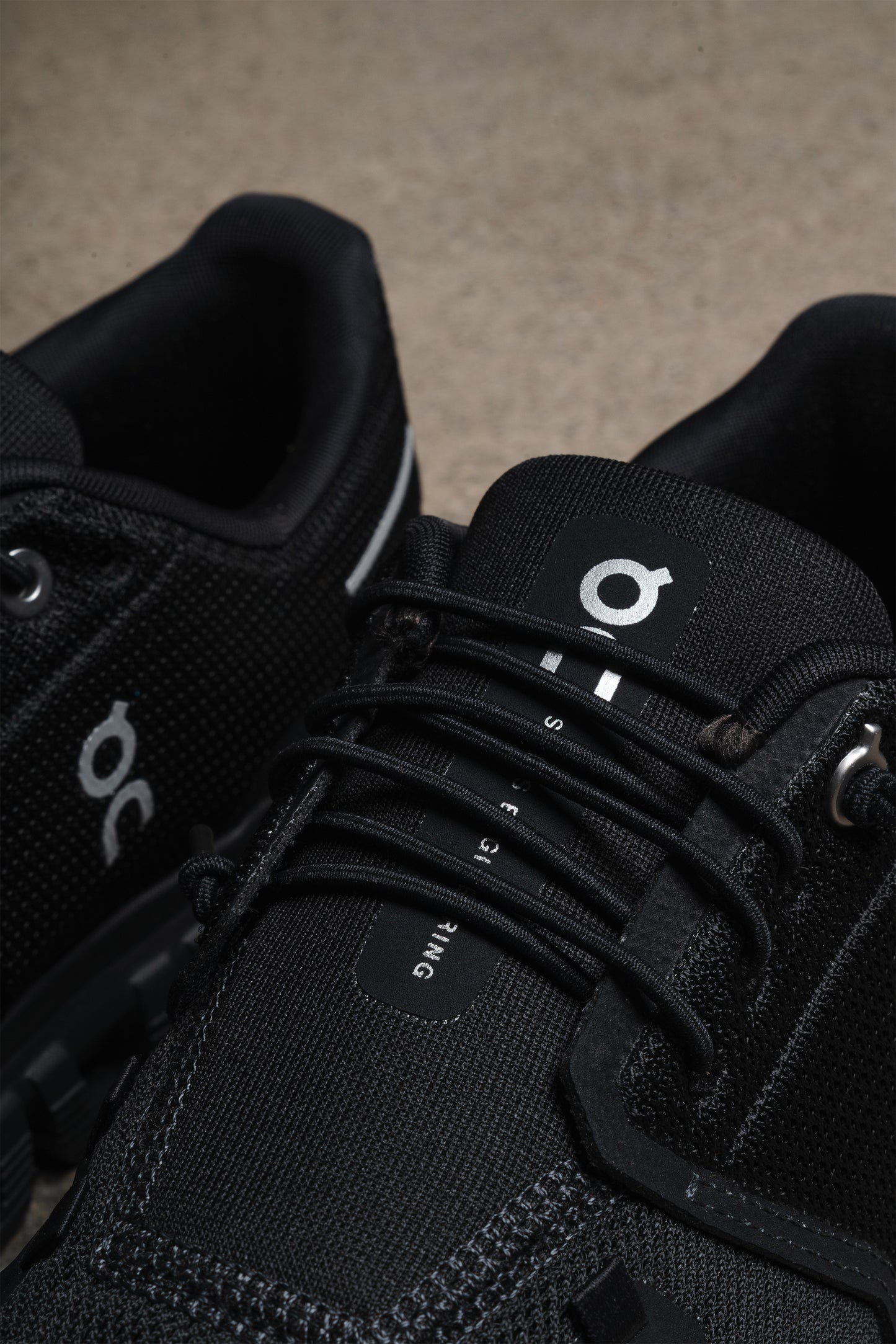 ON FOOTWEAR CLOUD 6 BLACK BLACK