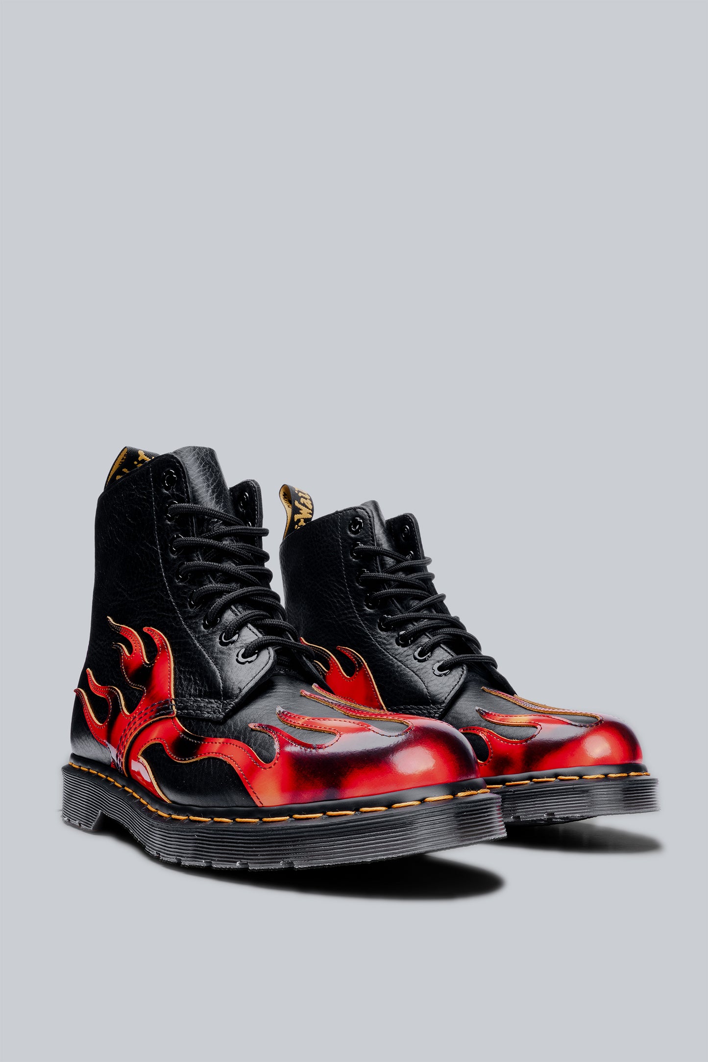 DR. MARTENS 1460 FLAME BLACK