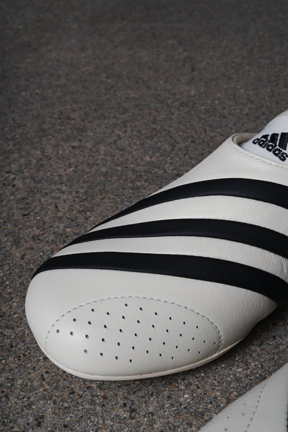 ADIDAS PHARRELL PW VARIO FLAT EARTHER WHITE BLACK