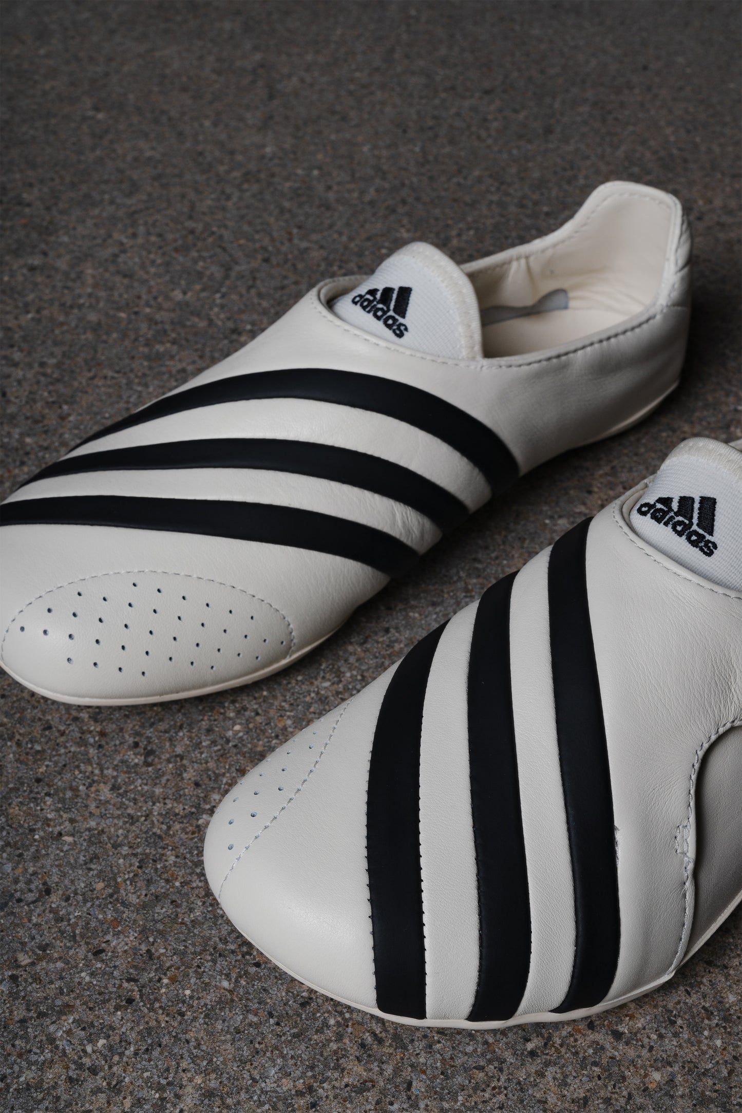 ADIDAS PHARRELL PW VARIO FLAT EARTHER WHITE BLACK