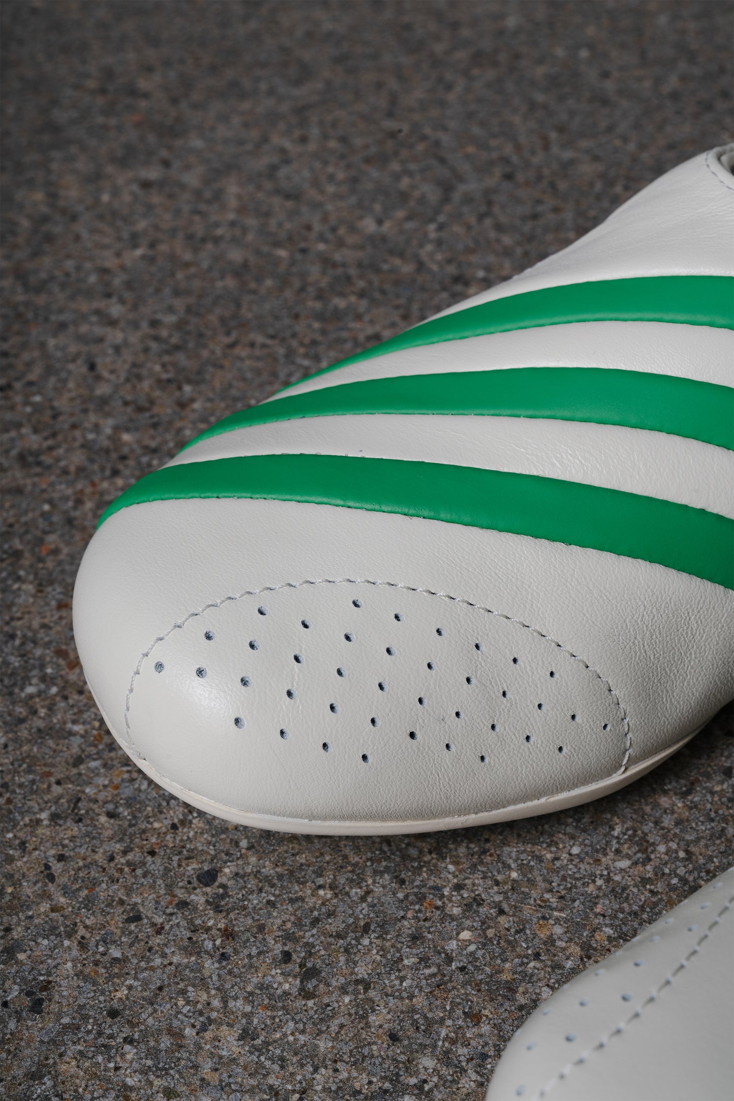 ADIDAS PHARRELL PW VARIO FLAT EARTHER WHITE GREEN