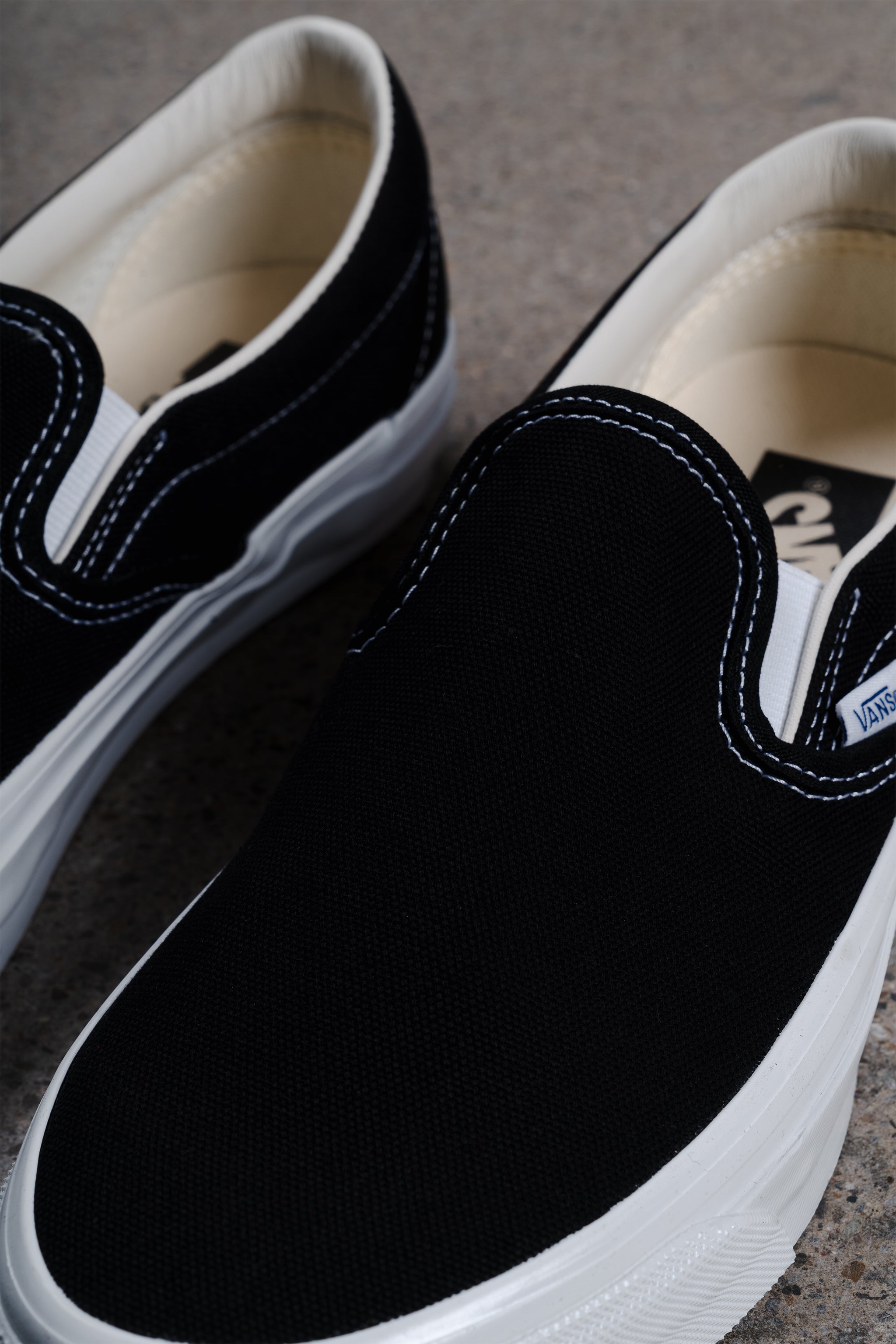 VANS SLIP-ON REISSUE 98 LX BLACK WHITE – BLENDS