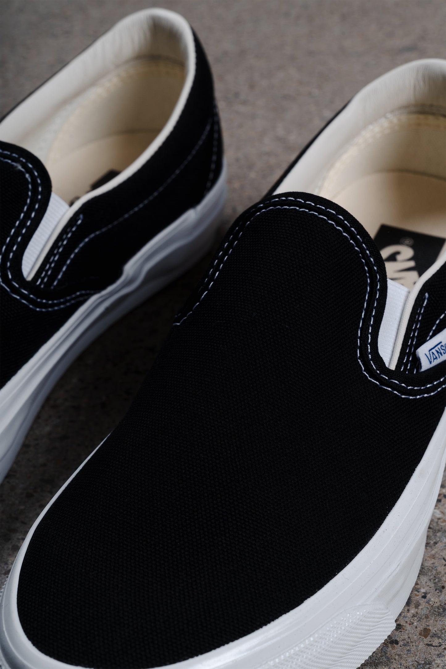 VANS SLIP-ON REISSUE 98 LX BLACK WHITE