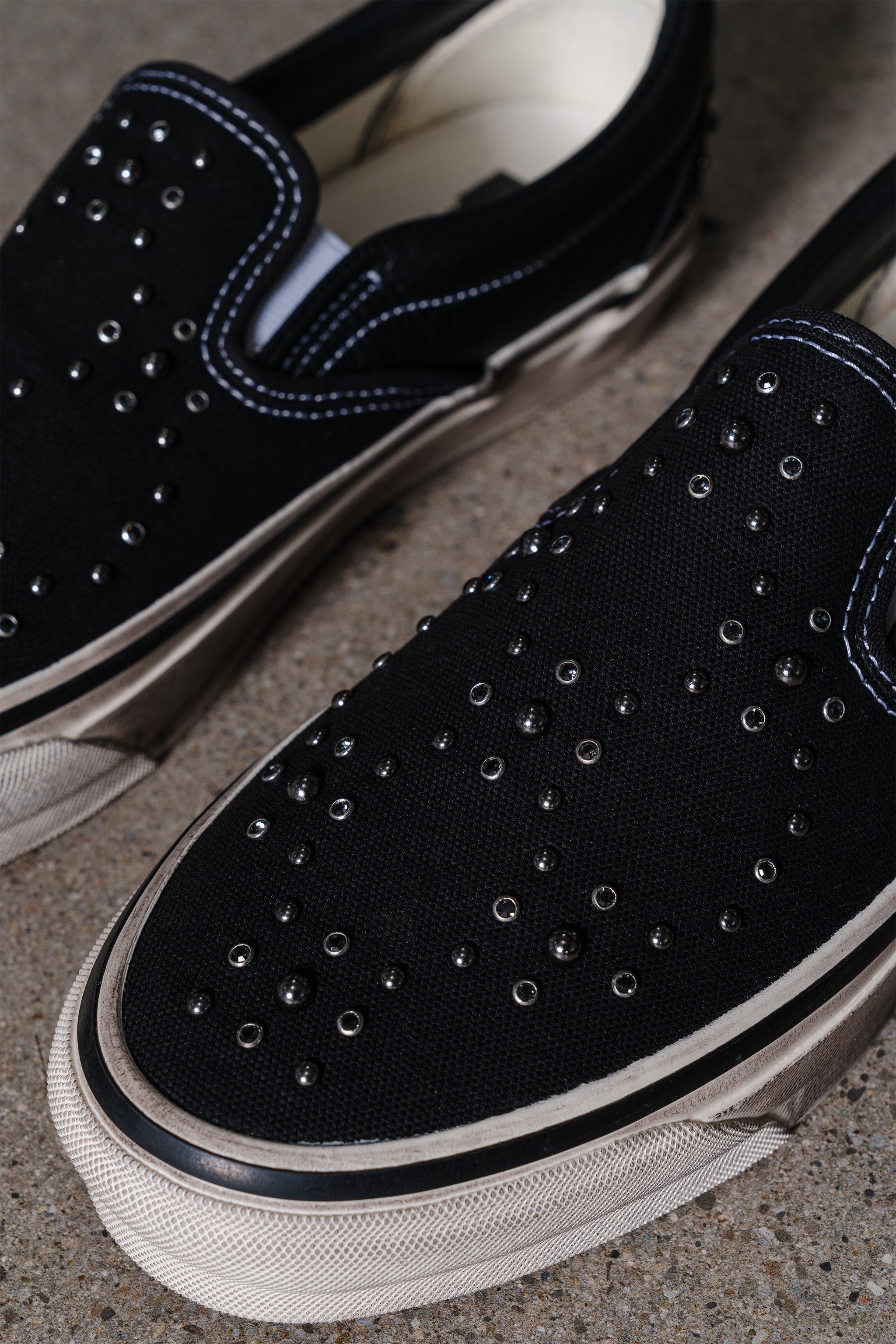 VANS CLASSIC SLIP-ON 98 LX PEARLIZED BLACK – BLENDS