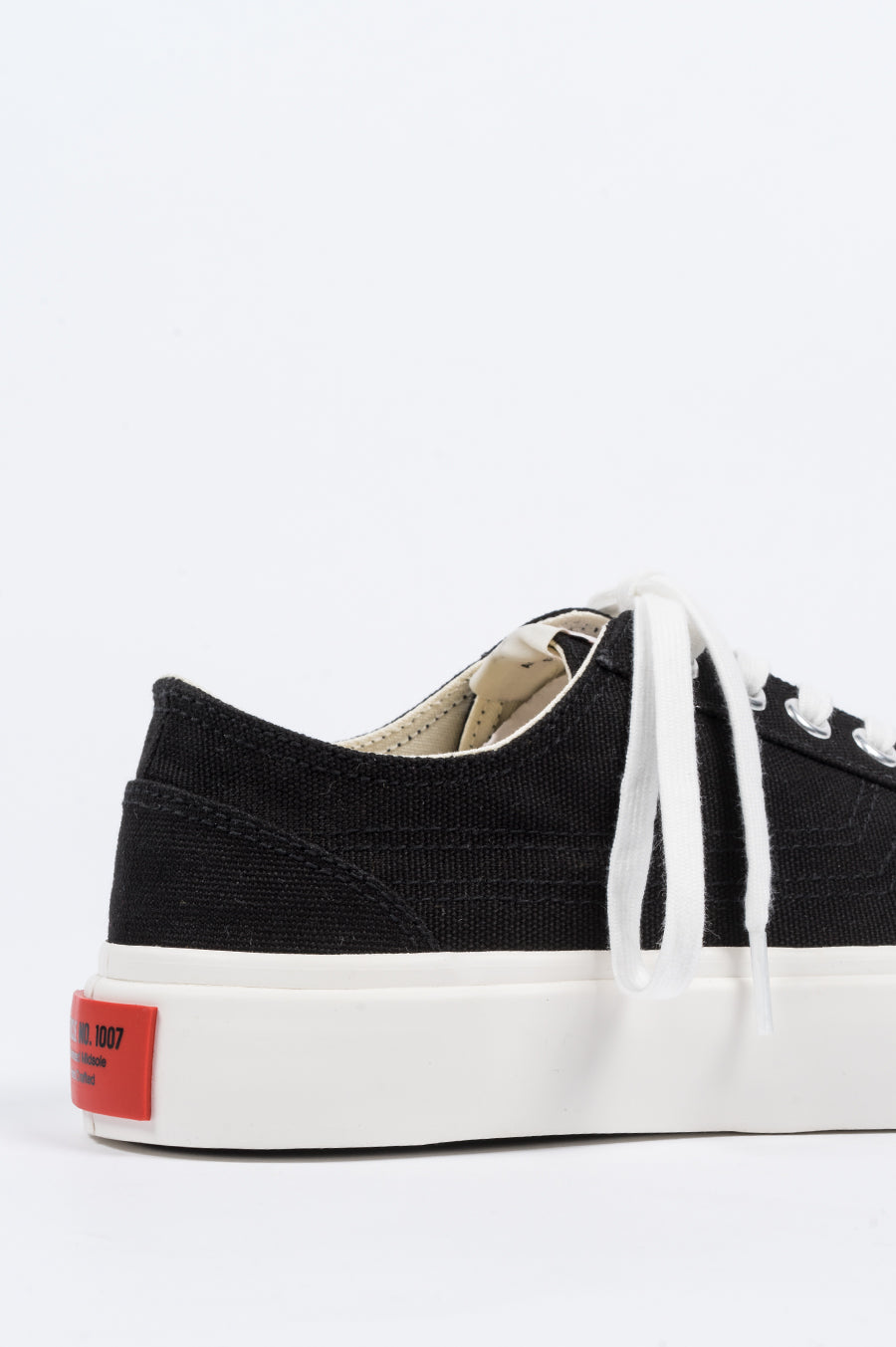 ARTICLE NUMBER 1007 LO TOP VULCANIZED SNEAKER BLACK - BLENDS