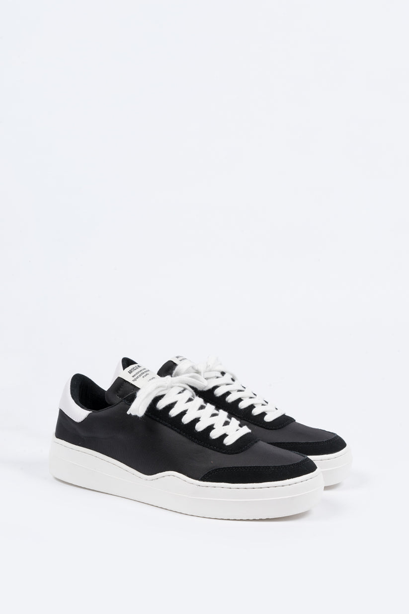 ARTICLE NUMBER 0517 CUPSOLE TRAINER BLACK WHITE – BLENDS