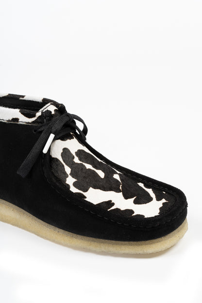 CLARKS WALLABEE BOOT BLACK COW PRINT